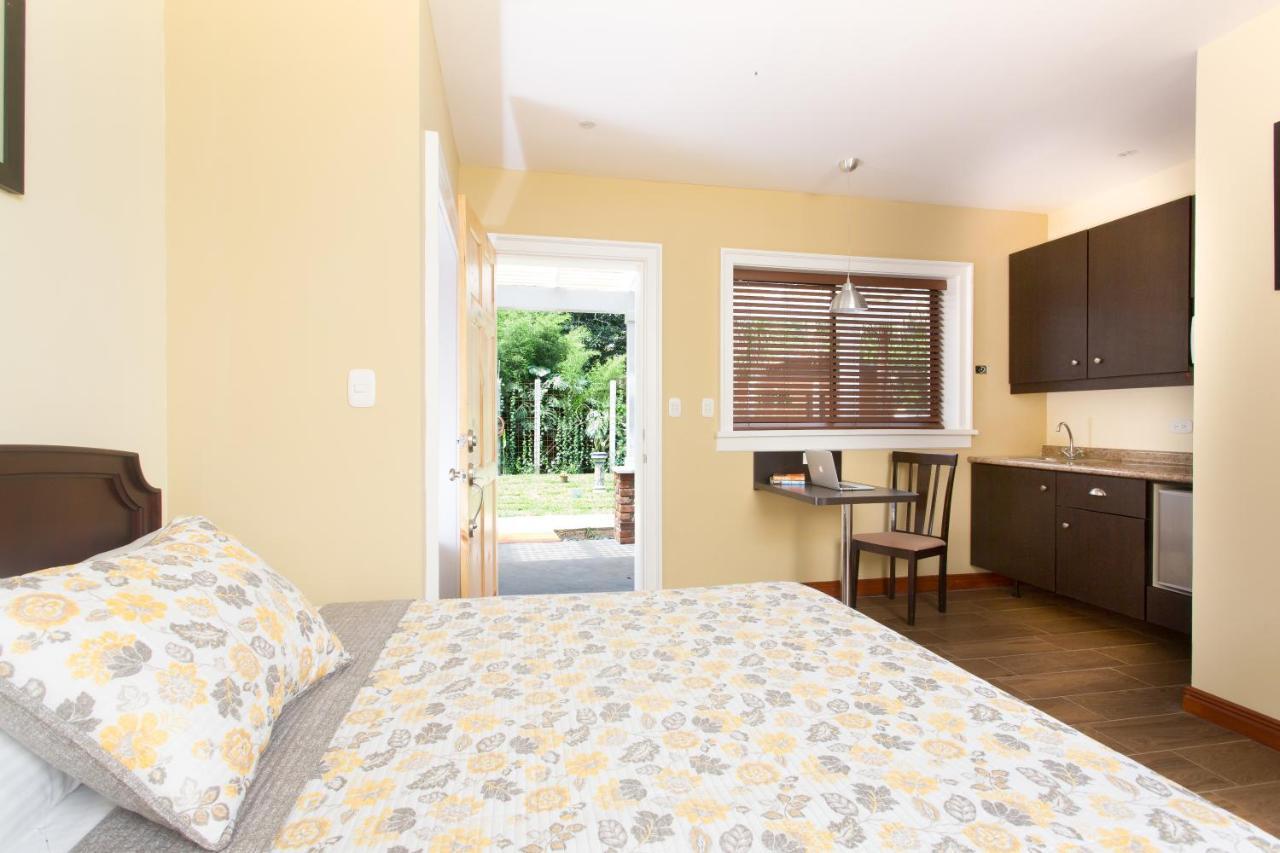 Airport Costa Rica B&B Rio Segundo Екстер'єр фото